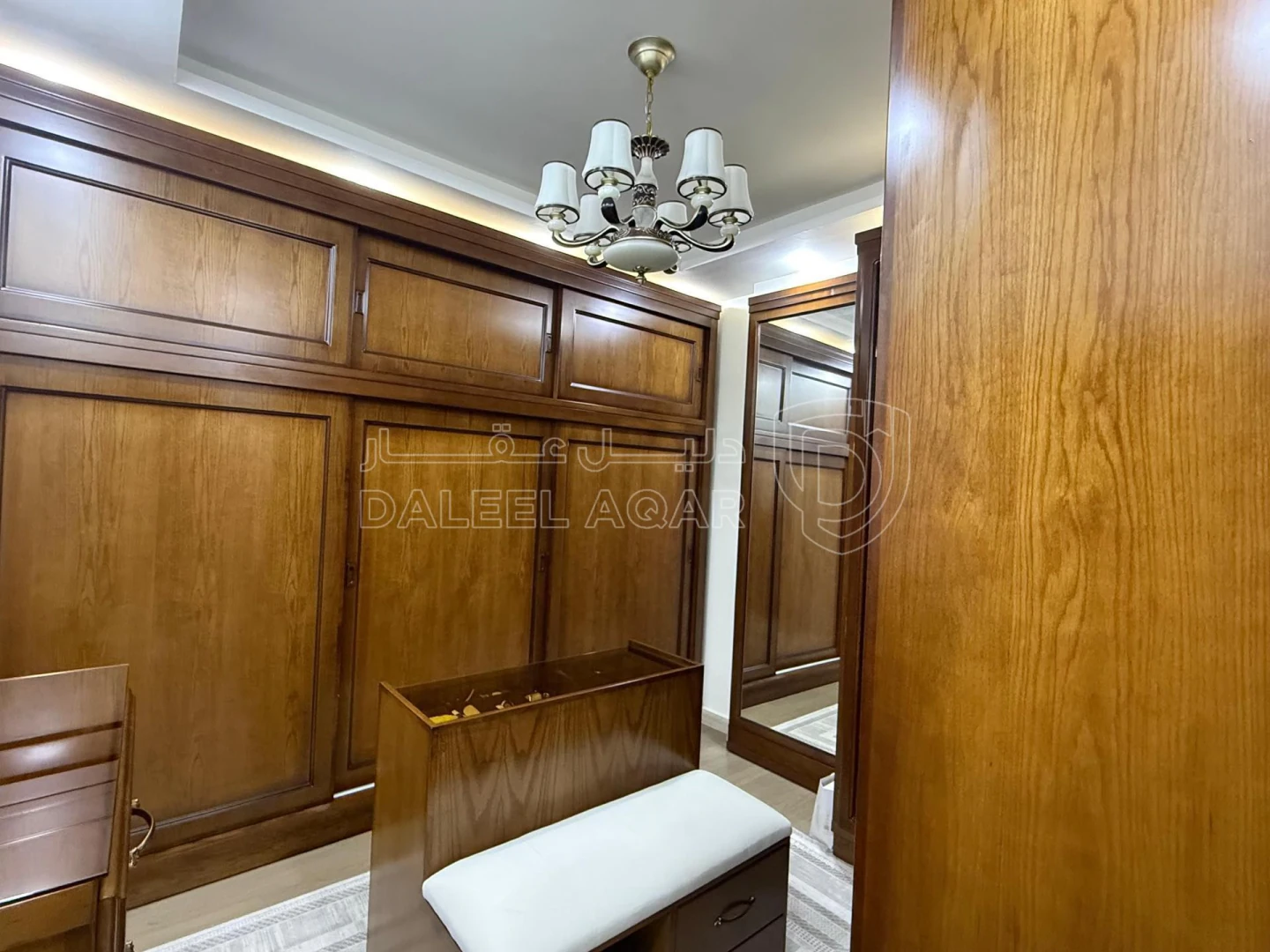 شقة في بقرب مطعم ورد - 215,000 دأ - صورة 1