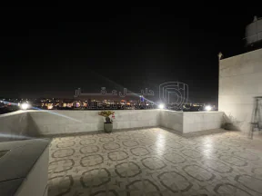 شقة - بقرب مطعم ورد - 185000 دأ