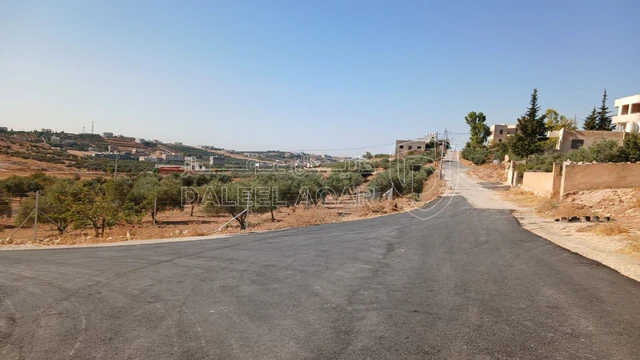 أرض - شار ع مادبا الغربي  - 55000 دأ