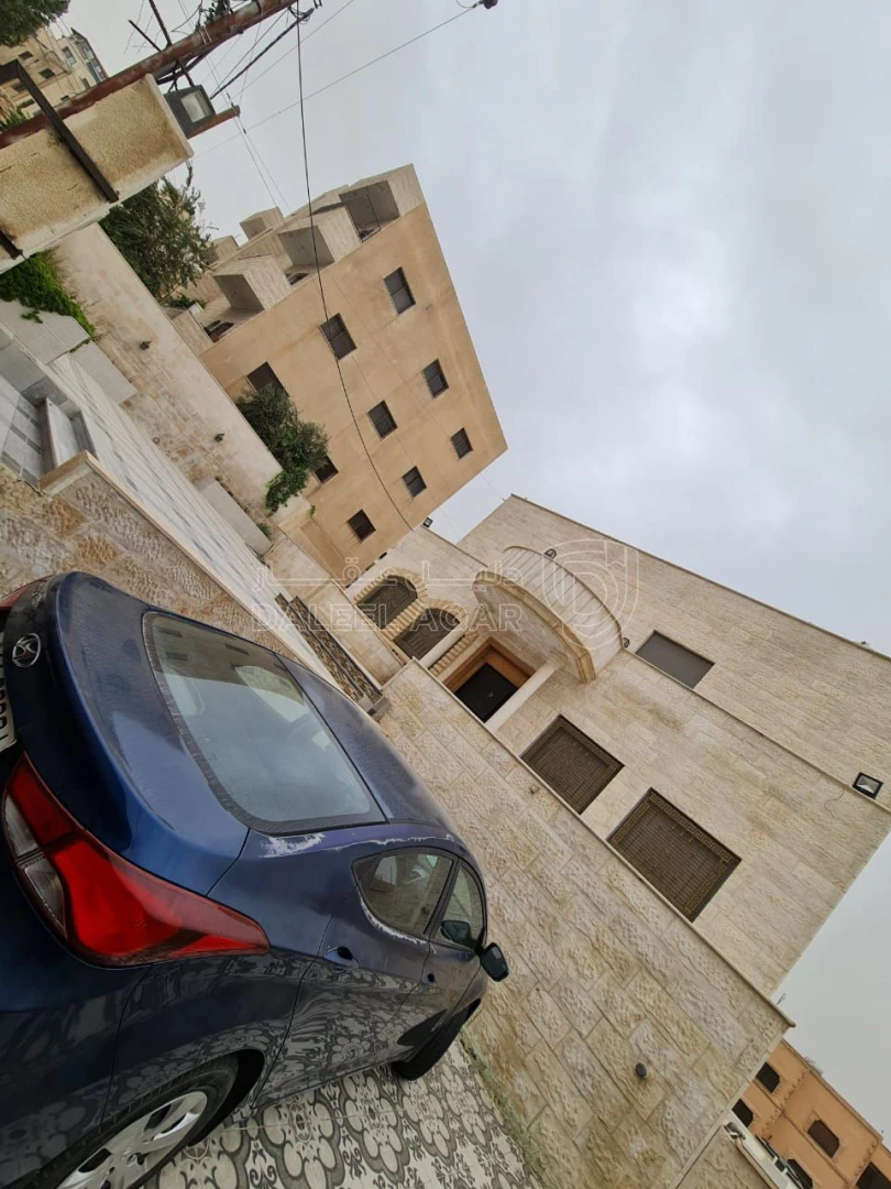 فيلا/منزل في عمان ابو نصير شارع الاردن مقابل مستشفى الرشيد - 270,000 دأ - صورة 1