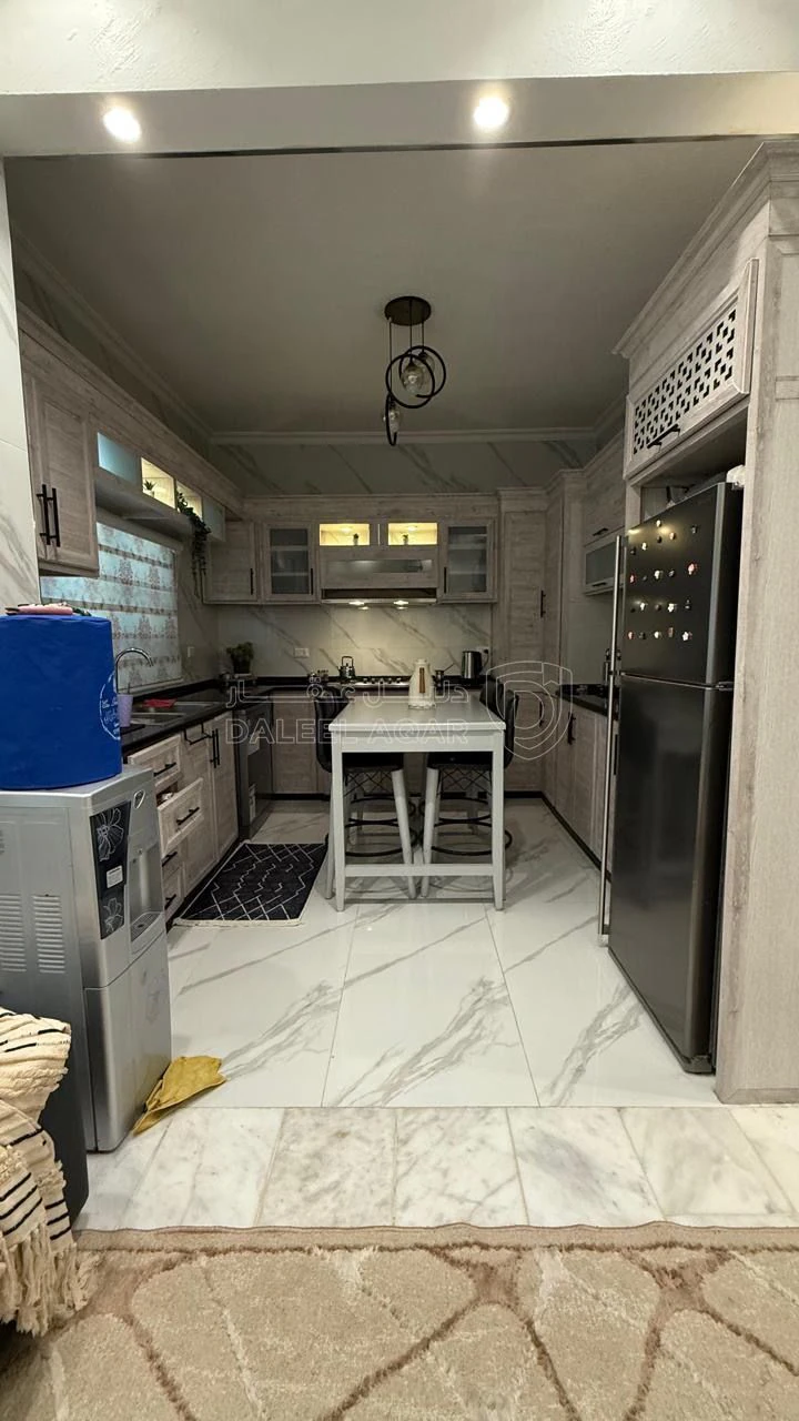 شقة في ضاحيه الاميره سلمى  - 60,000 دأ - صورة 13