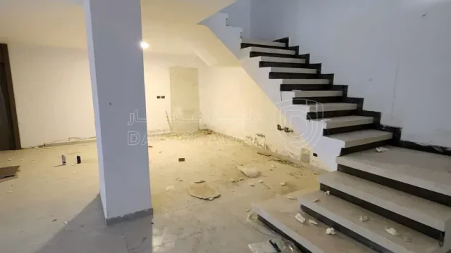 شقة - حي الصحابة رجم عميش بقرب كردور عبدون والسكن الخاص - 245000 دأ