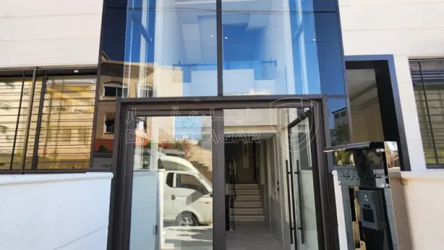 شقة - بالقرب من مدارس كامبردج  - 150000 دأ