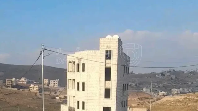 مبنى في الزرقاء  - 150,000 دأ - صورة 1
