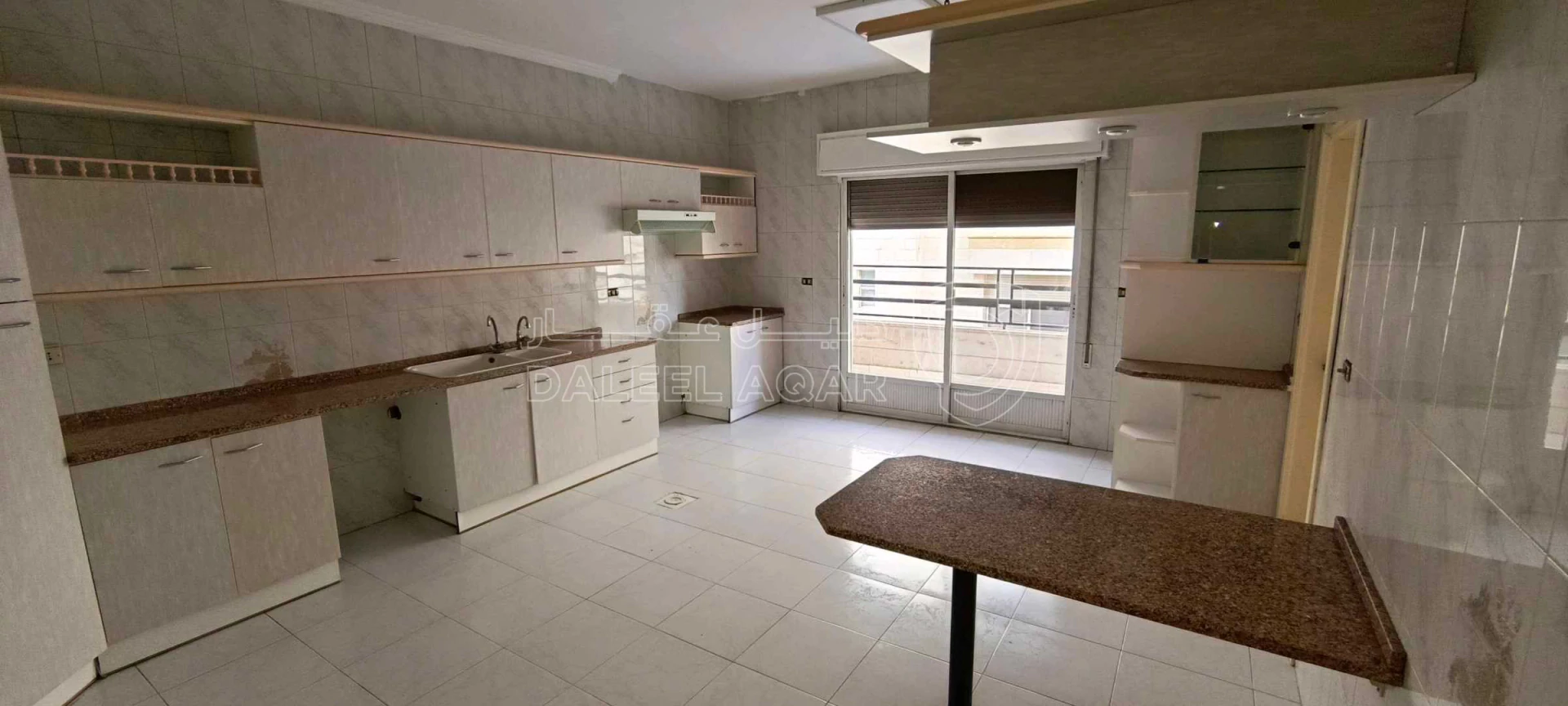 شقة في الدوار السادس، عبدون الشمالي،شارع سليمان الحديدي - 240,000 دأ - صورة 1