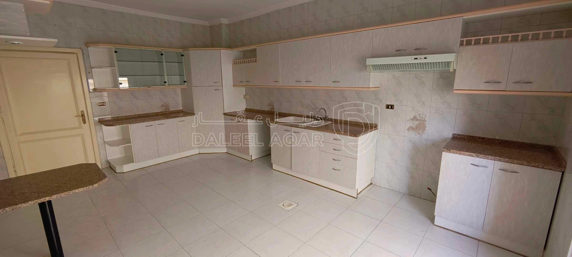 شقة في الدوار السادس، عبدون الشمالي،شارع سليمان الحديدي - 240,000 دأ - صورة 1