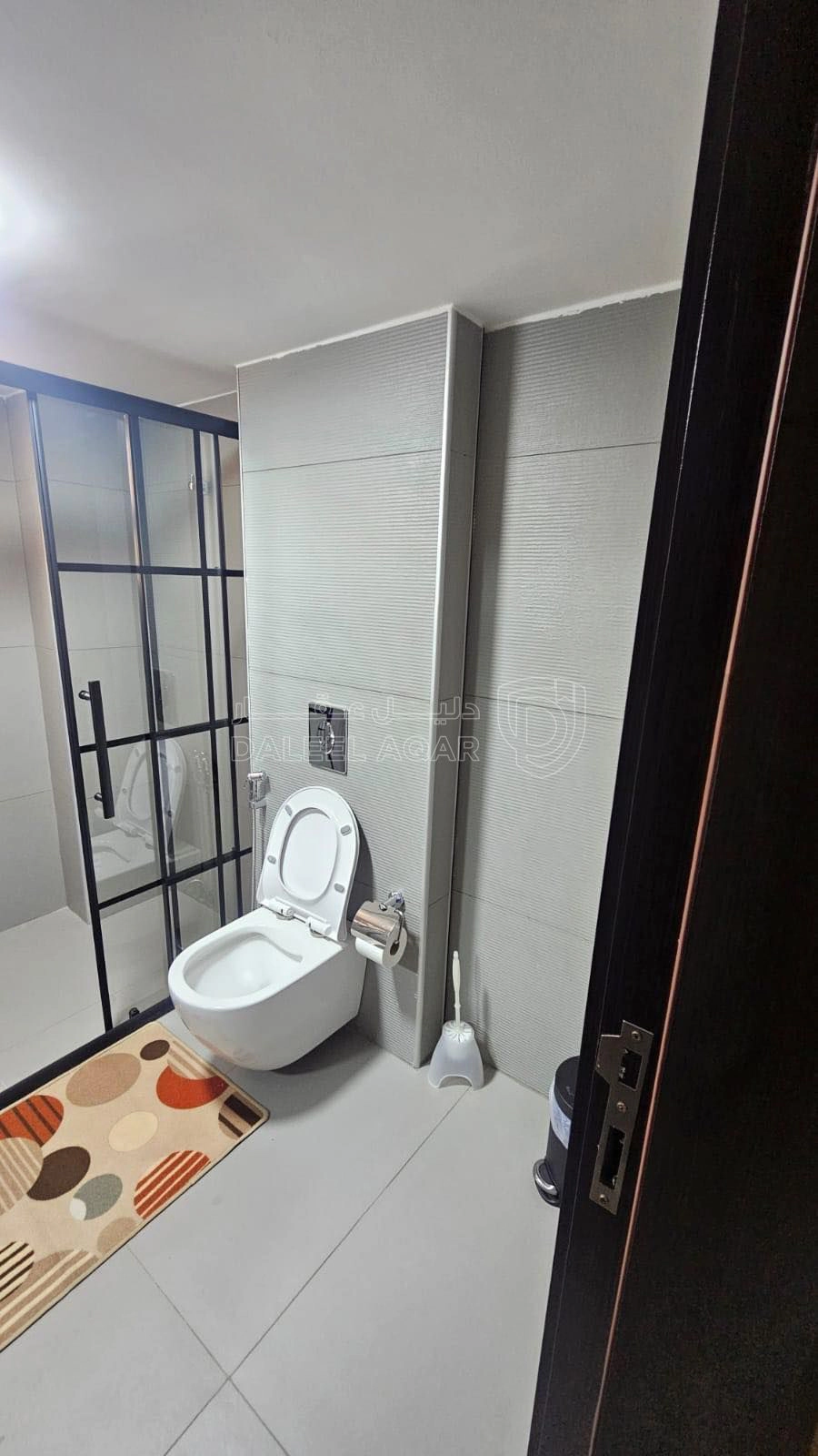 شقة في شقة مفروشة للبيع في أم اذينة - 225,000 دأ - صورة 1