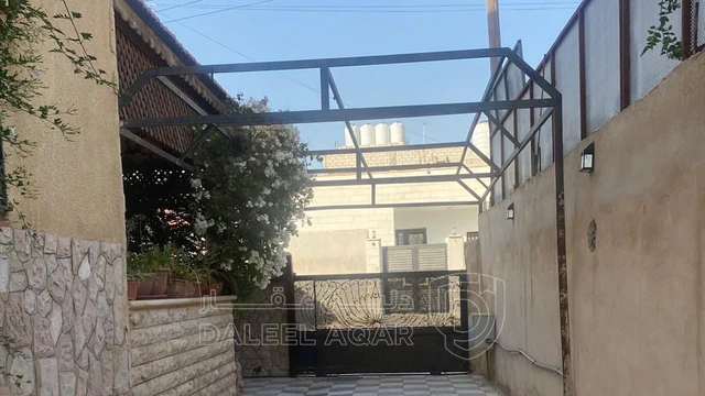 فيلا/منزل في سحاب_ الحي الشرقي خلف مسجد شيخة - 100,000 دأ - صورة NaN