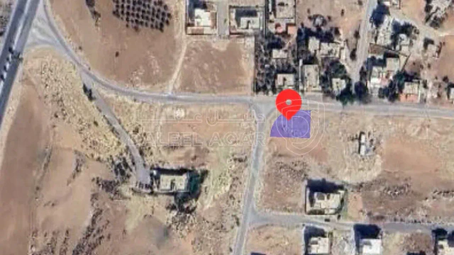 أرض في  أرض مميزة ومطلة مقابل المدارس المحمدية على شارعين - 165,000 دأ - صورة 1