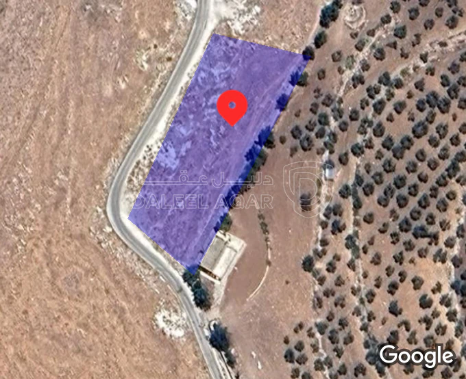 أرض في ٢٦٧٧ متر قوشان شمال معسكرات الحسين للشباب  - 267,700 دأ - صورة 1