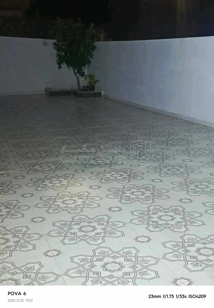 شقة في الزرقاء ضاحية المدينه المنوره  - 35,000 دأ - صورة 1
