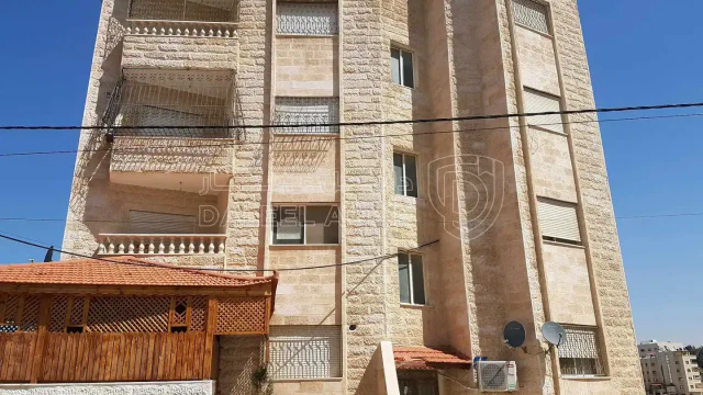 شقة - طبربور قرب دوار الدبابة  - 22000 دأ