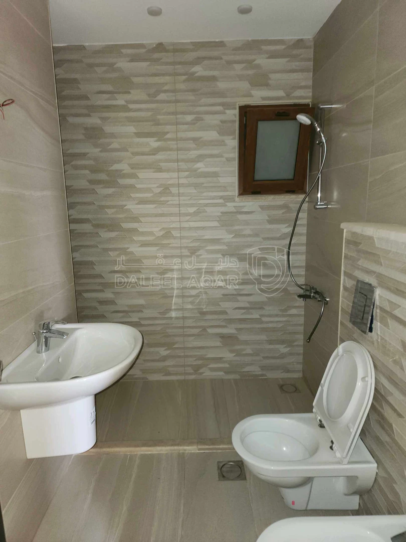 شقة في شقة بتجهيزات مميزة - 162,000 دأ - صورة 1