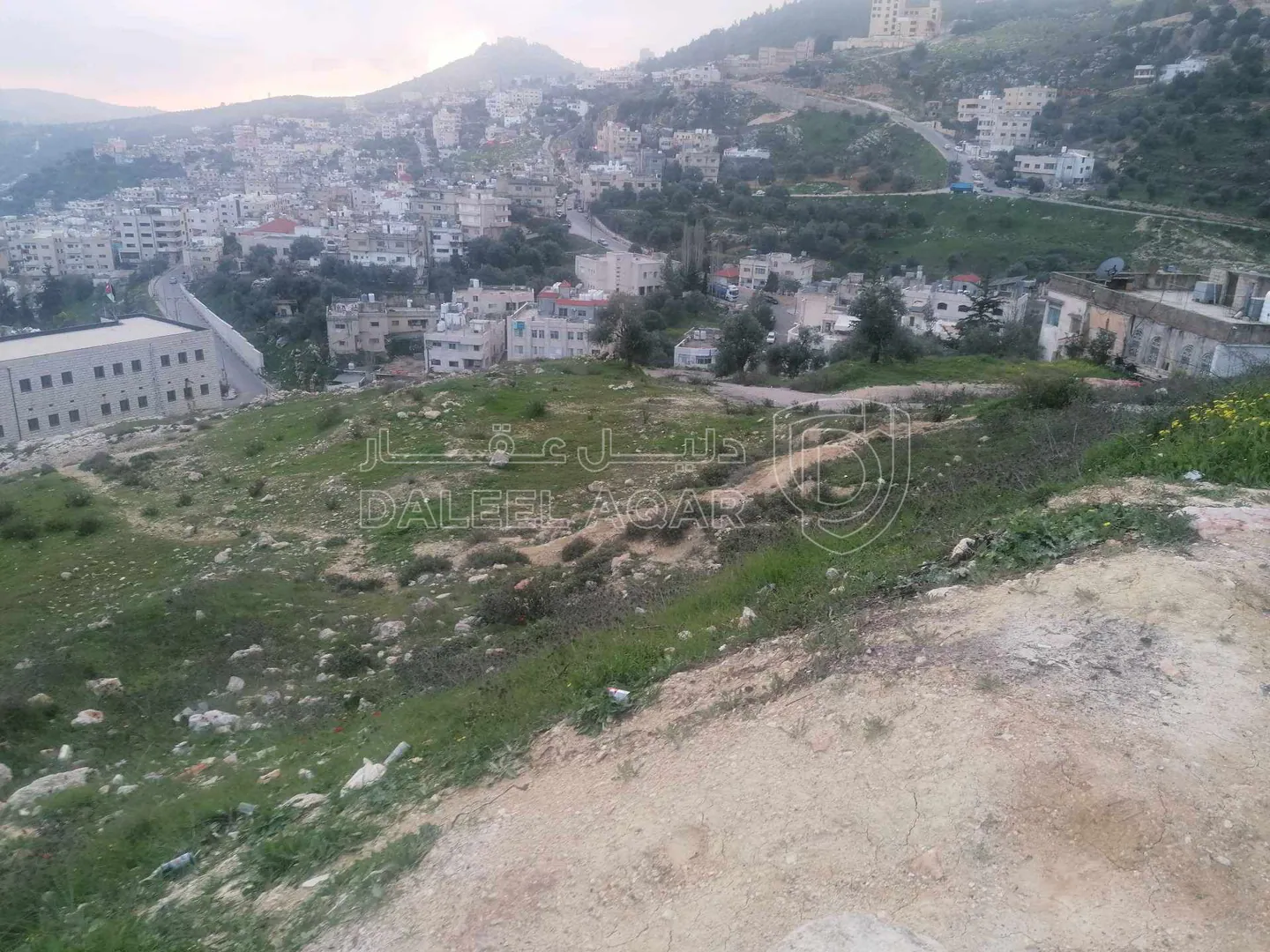 أرض في عجلون / البلد / قرب مدرسه عجلون الثانويه للبنين - 55,000 دأ - صورة 1
