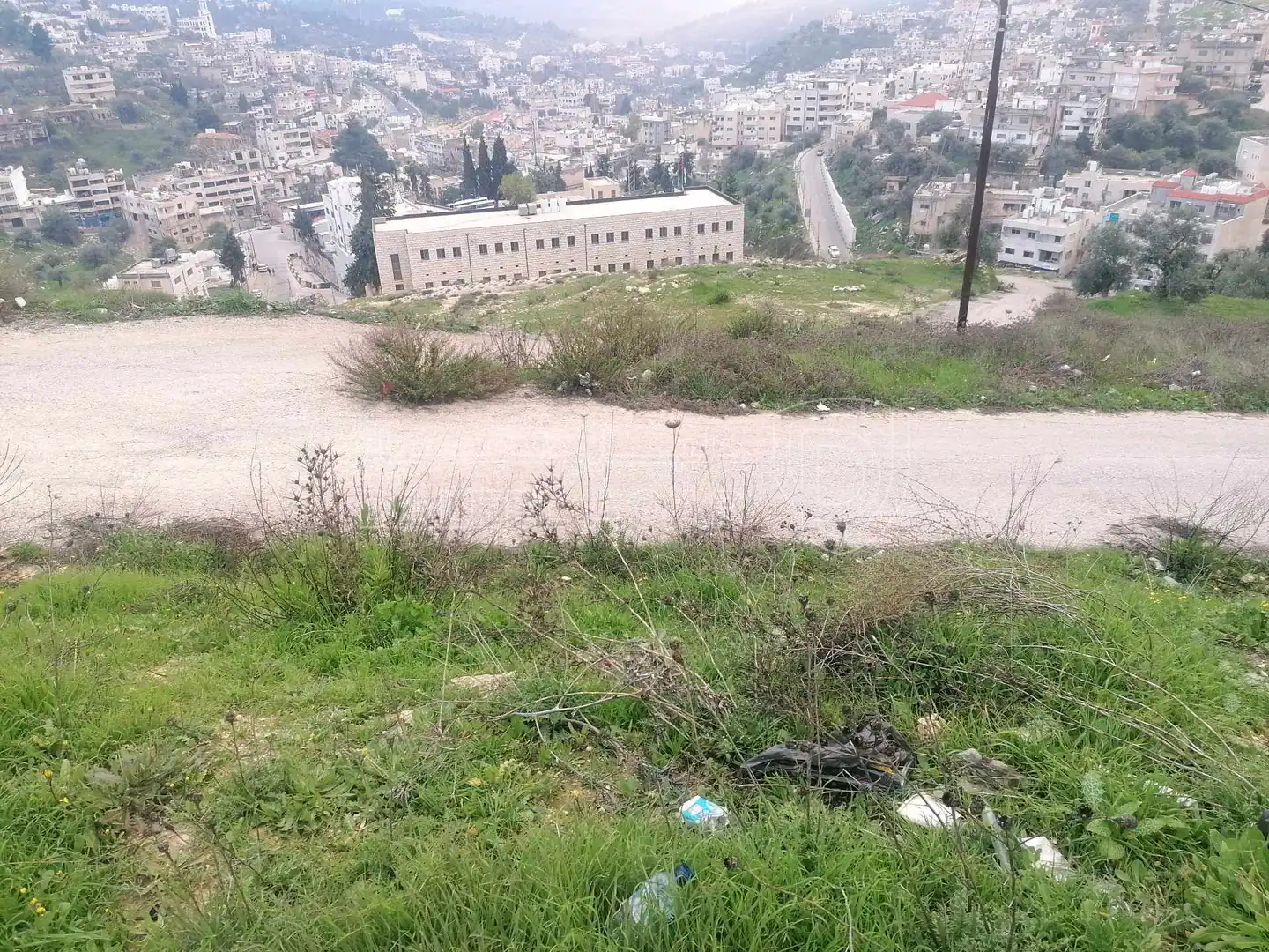 أرض في عجلون / البلد / قرب مدرسه عجلون الثانويه للبنين - 55,000 دأ - صورة 1