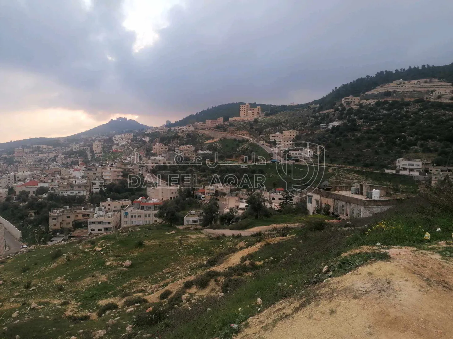 أرض في عجلون / البلد / قرب مدرسه عجلون الثانويه للبنين - 55,000 دأ - صورة 1