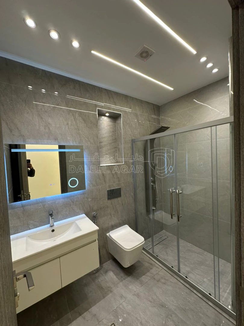 شقة في تبعد 2.5 كم عن شارع المطار  - 73,000 دأ - صورة 1
