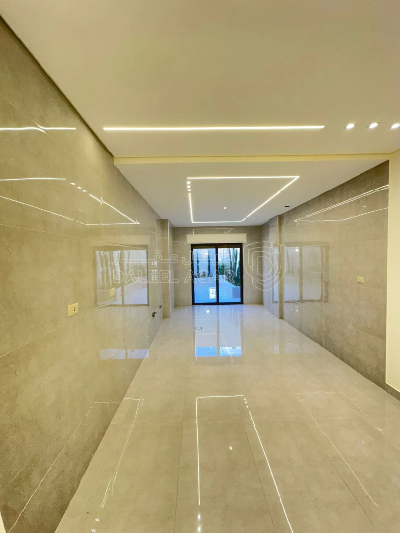شقة في تبعد 2.5 كم عن شارع المطار  - 73,000 دأ - صورة 1