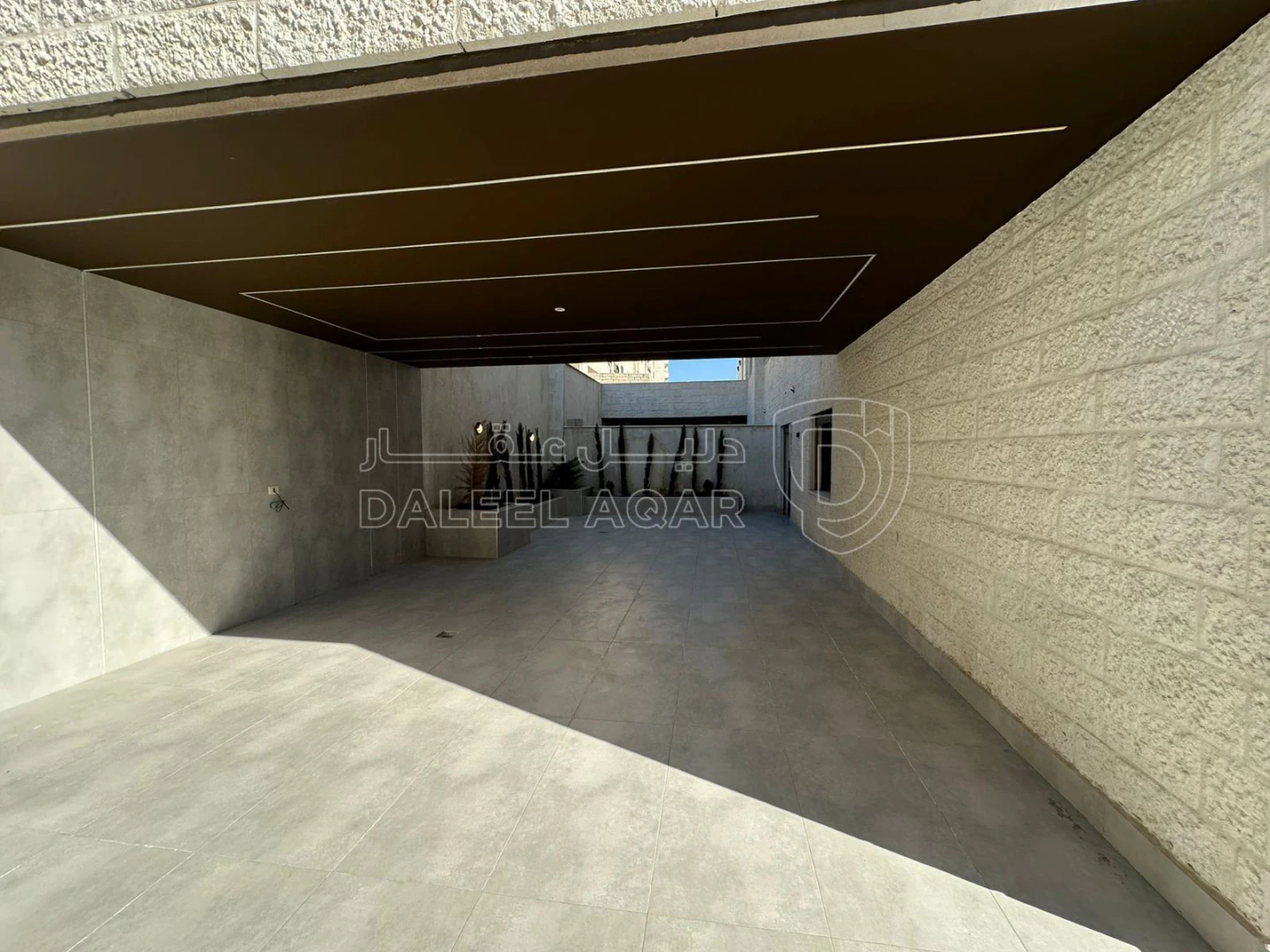 شقة في تبعد 2.5 كم عن شارع المطار  - 73,000 دأ - صورة 1