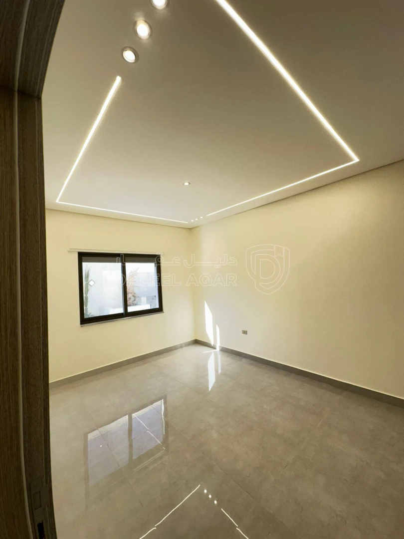 شقة في تبعد 2.5 كم عن شارع المطار  - 73,000 دأ - صورة 1
