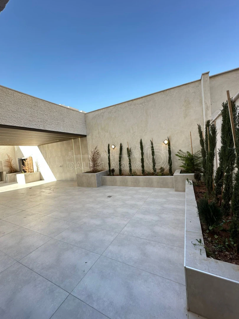 شقة في تبعد 2.5 كم عن شارع المطار  - 73,000 دأ - صورة 1