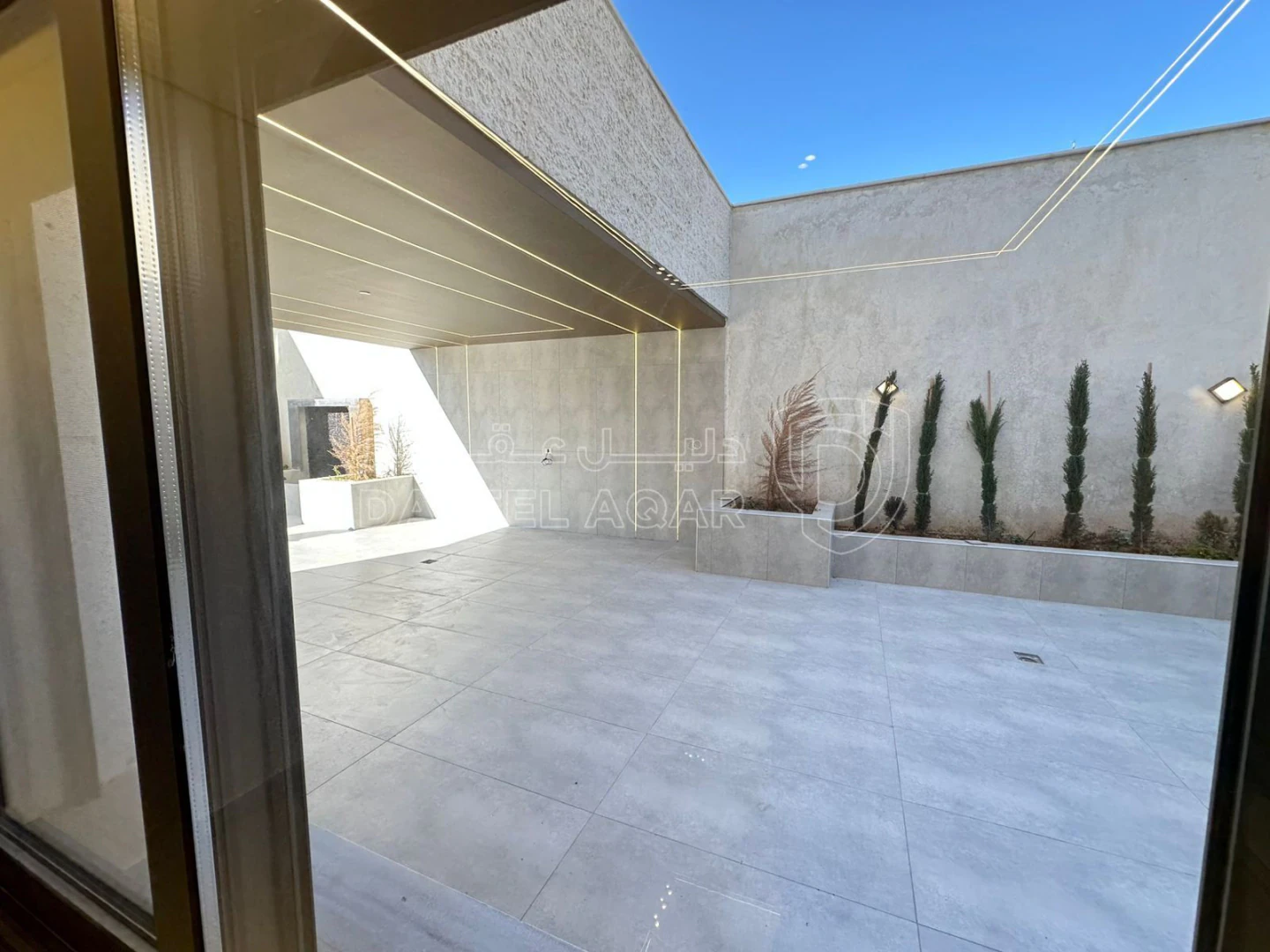 شقة في تبعد 2.5 كم عن شارع المطار  - 73,000 دأ - صورة 1