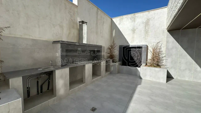شقة - تبعد 2.5 كم عن شارع المطار  - 73000 دأ