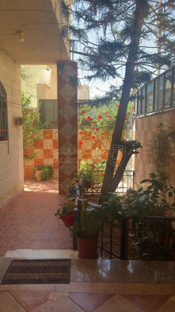فيلا/منزل في الزرقاء الجديده شارع ٢٦ - 100,000 دأ - صورة 1