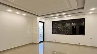 شقة - مرج الحمام طريق المطار  - 85000 دأ