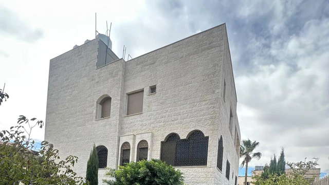 فيلا/منزل في المقابلين بالقرب من اكادمية الحفاظ - 360,000 دأ - صورة NaN