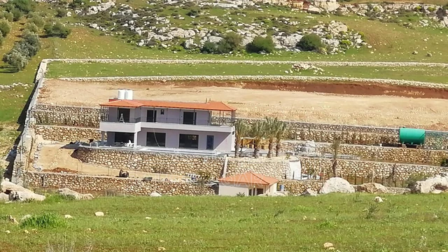 أرض في الكمشة  - 200,000 دأ - صورة NaN