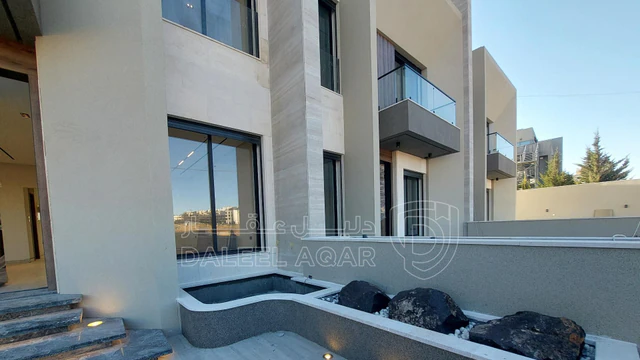 فيلا/منزل في عمان طريق المطار / رجم عميش  - 870,000 دأ - صورة NaN