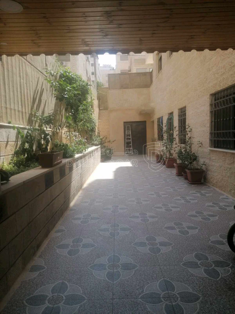 شقة في عمان ضاحية الرشيد قرب مسجد القدس عمارة رقم ٤ - 70,000 دأ - صورة 1