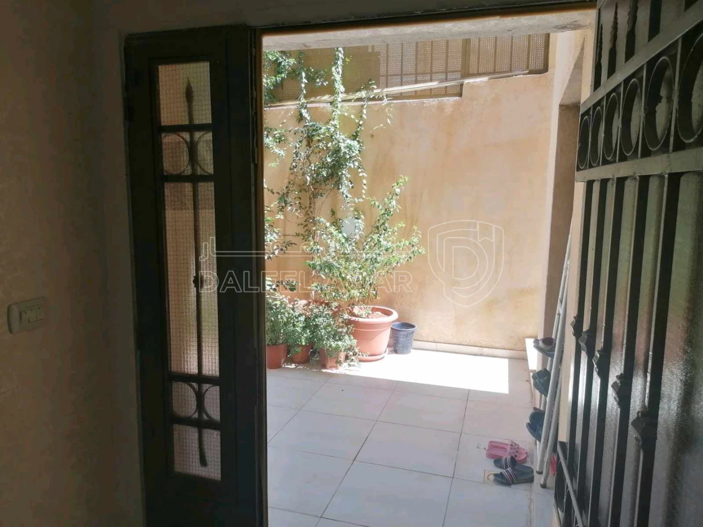 شقة في عمان ضاحية الرشيد قرب مسجد القدس عمارة رقم ٤ - 70,000 دأ - صورة 1