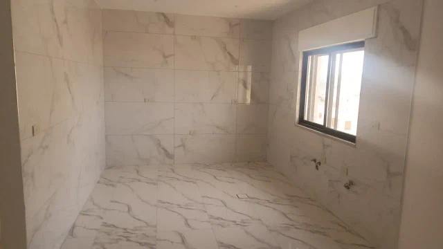 شقة - ابو نصير  - 65000 دأ