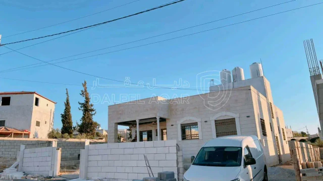 فيلا/منزل في  بيت مستقل في اجمل مناطق العبدلية - 89,000 دأ - صورة 1