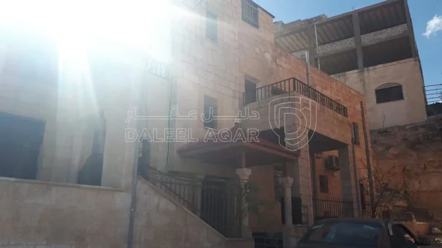 فيلا/منزل - زرقاء جديدة - بتراوي جنوبي - قرب مسجد الاخوة بالله - 90000 دأ