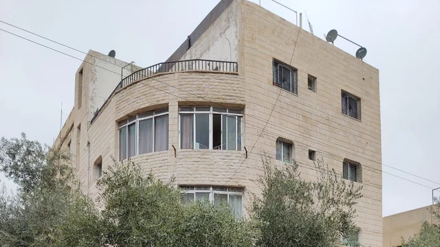 مبنى في عمارة  6 شقق مؤجرة بدخل شهري تقريبا 1000 دينار - 110,000 دأ - صورة NaN