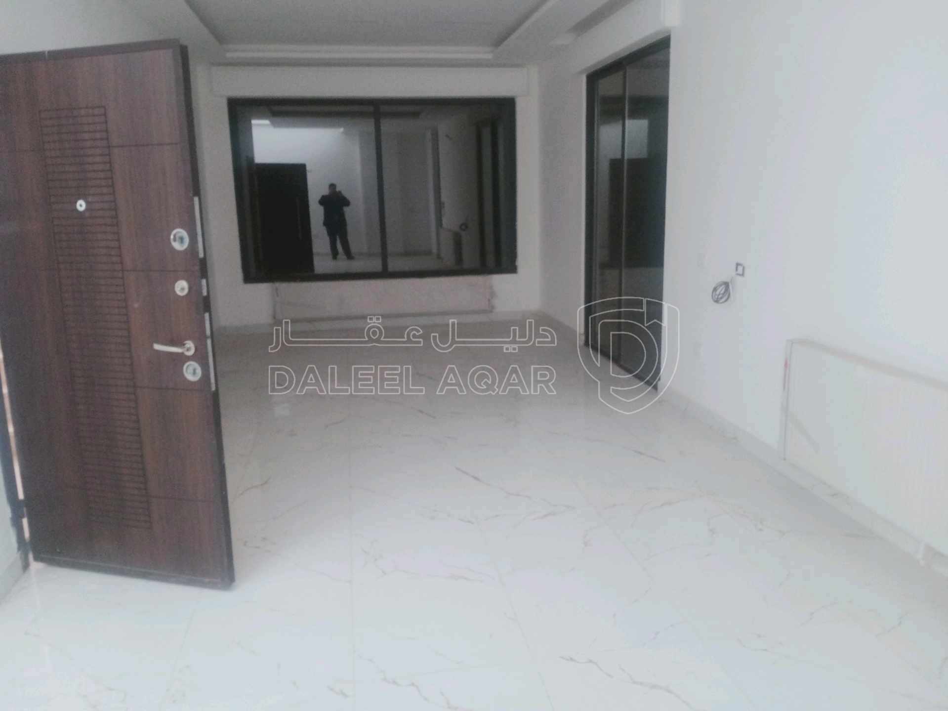 شقة في السابع بالقرب من خليل الرحمان ونادي المعلمين - 115,000 دأ - صورة 1