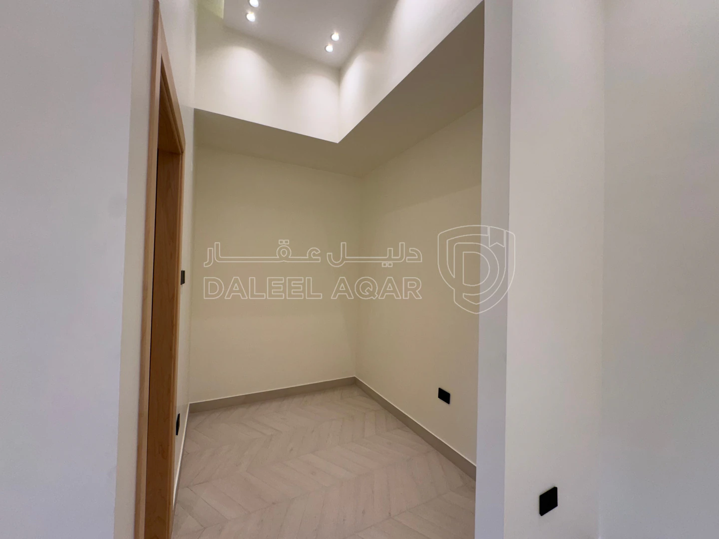 فيلا/منزل في شارع تمام بن عبيده - 530,000 دأ - صورة 1