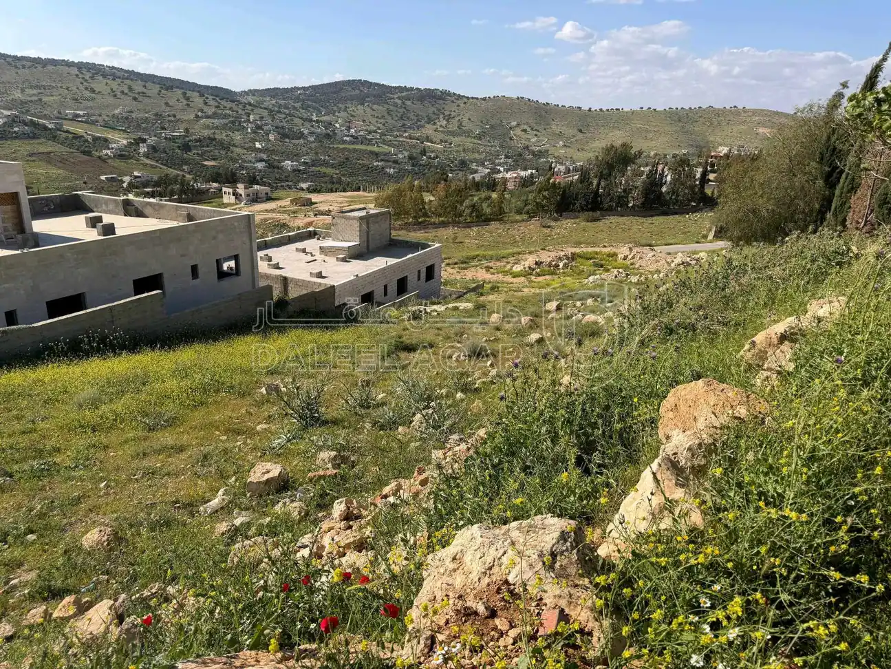 أرض في بيرين -حوض القصبات، 10كم من جامعة العلوم التطبيقية - 49,500 دأ - صورة 1