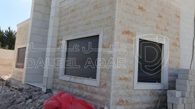 فيلا/منزل في فيلا مستقلة للبيع في اليادودة – قرب طريق المطار - 480,000 دأ - صورة 1