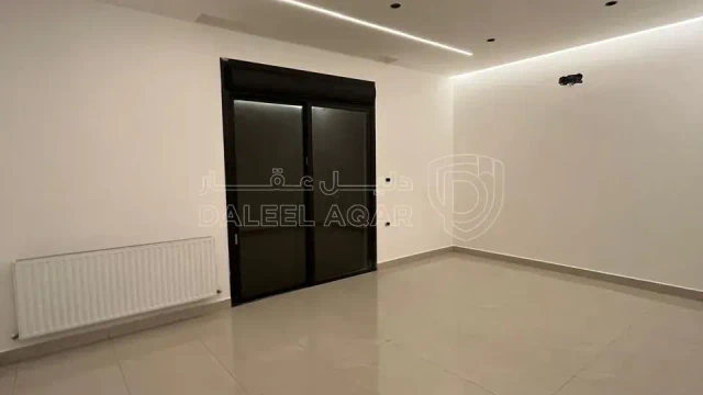 شقة - شقة للبيع في طريق المطار باطلالة بانوراما - 139000 دأ