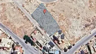 أرض - قطعة ارض سكنية للبيع في البتراوي واجهه على الشارع - 105000 دأ