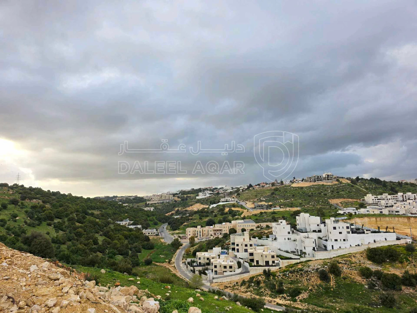 أرض في قطعة مميزة لبناء فيلا نموذجية / راس الجندي  - 270,000 دأ - صورة 1