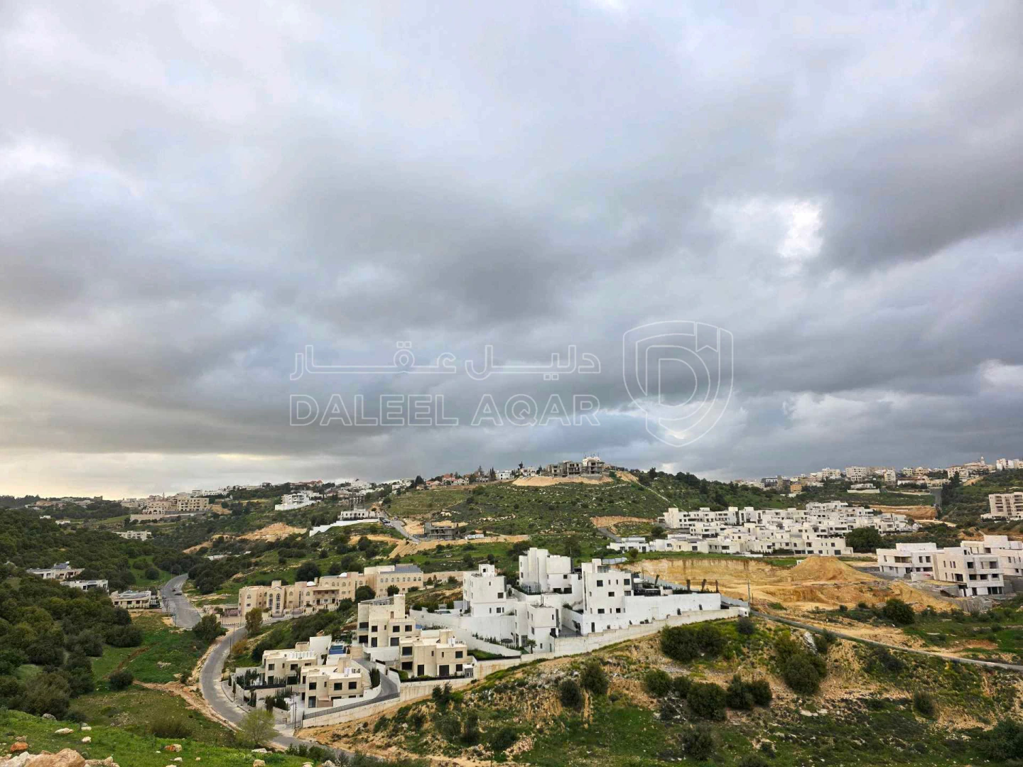 أرض في قطعة مميزة لبناء فيلا نموذجية / راس الجندي  - 270,000 دأ - صورة 1