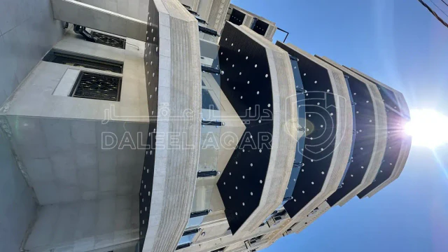 شقة - الشميساني قرب دوار الداخليه - 145000 دأ