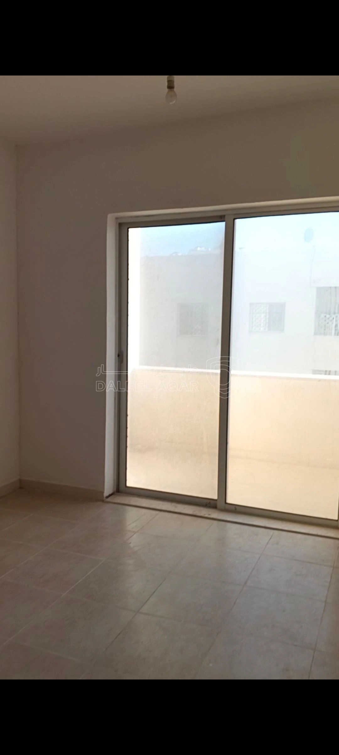 شقة في الزرقاء/مدينةخادم الحرمين(سكن كريم)المرحلة الثالثة - 28,000 دأ - صورة 1
