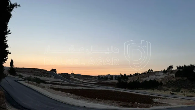 أرض في بلعاس - يبعد 6 دقائق عن طريق المطار - 172,500 دأ - صورة 1