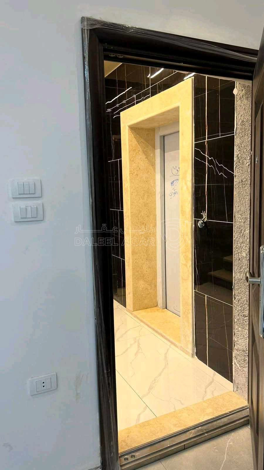 شقة في مقابل صاله الفيروز و مقابل كازيه العيفان و بجانب محطه طبربور باص السريع  - 72,000 دأ - صورة 1